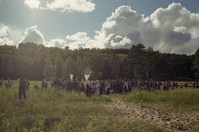 Traditional midsummer rites with spells and ritual foraging of herbs and flowers in the Valley of Silence near the Curonian Lagoon during the 8th Inter-format Symposium on Rites and Terrabytes, VAA Nida Art Colony, Nida, 2018. Photo by Andrej Vasilenko 